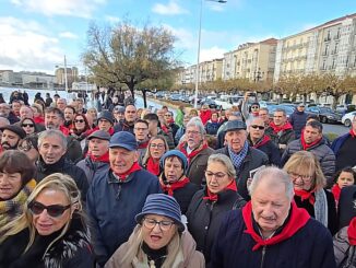 Santander rinde homenaje a Chema Puente cantando el himno (popular) de la capital de Cantabria